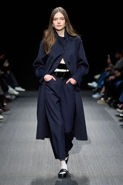 Look 17